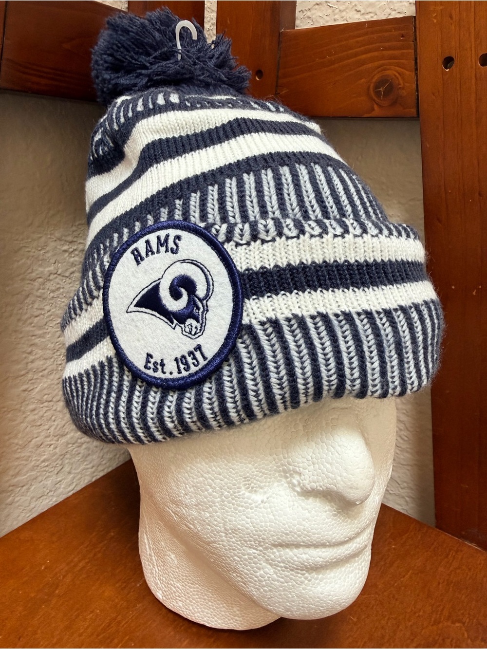 🔹New Era Rams Logo Beanie..